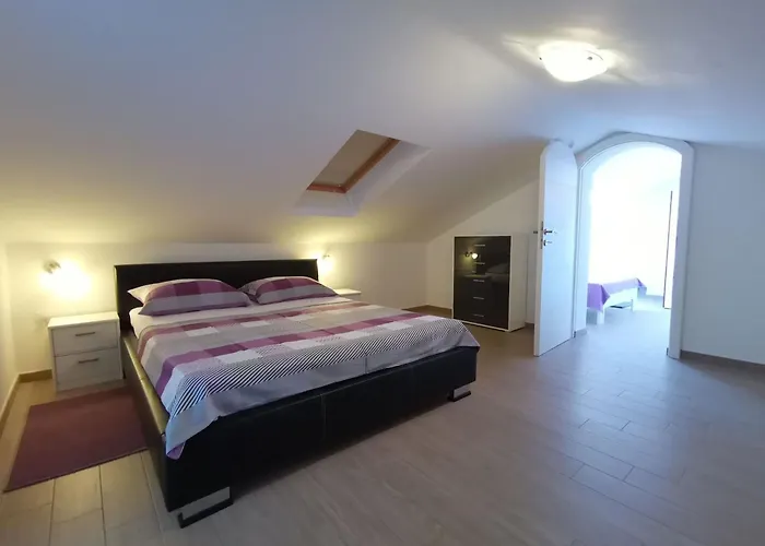 Apartment Mit Meerblick- 50m Vom Entfernt By Interhome
